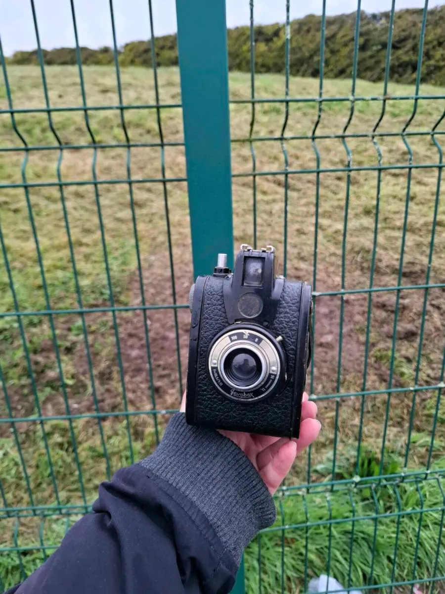 Vintage camera postage possible - Image 2