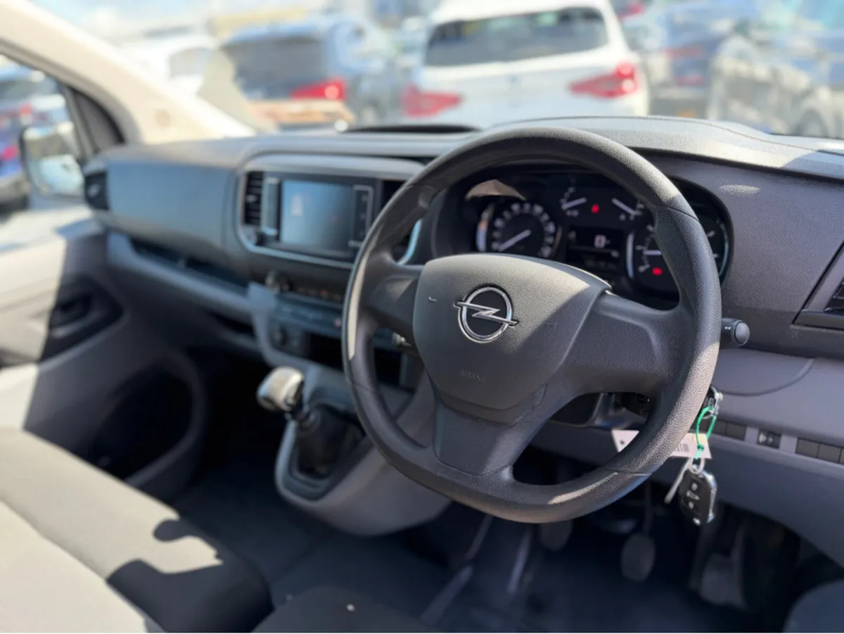 Opel Vivaro 3 SEATER - 1.5 DIESEL - MANUAL - 12M W - Image 4