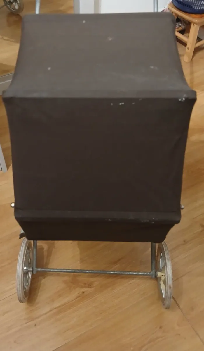 Vintage Pedigree Dolls Pram  1970s - Image 3