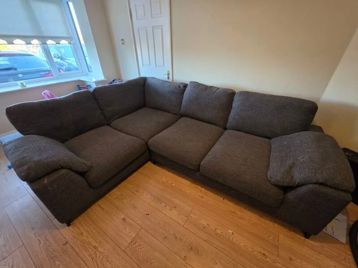 L couch - Image 1