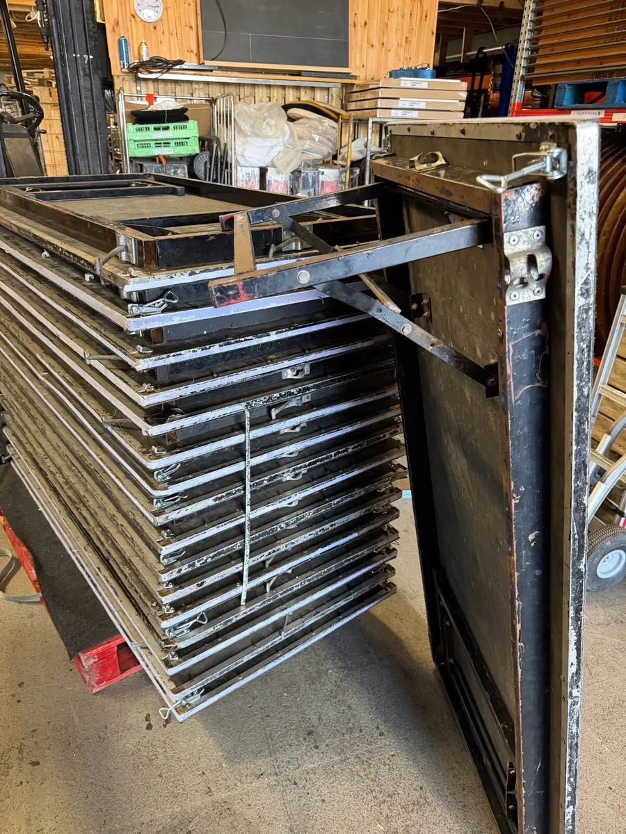 Stage sections and garden chairs - Image 3