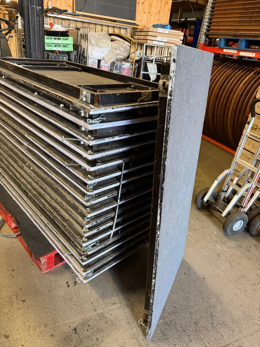 Stage sections and garden chairs - Image 4