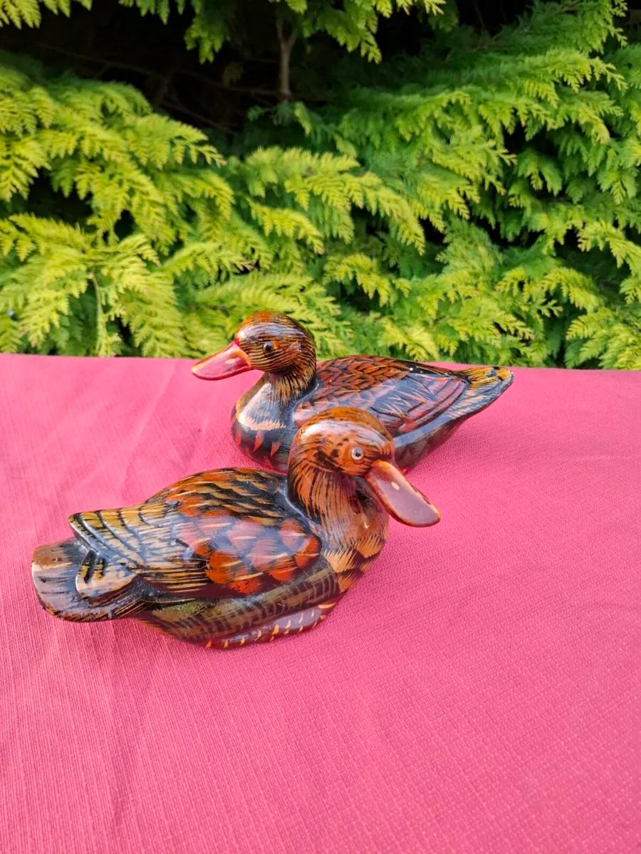 Duo 21cm duck statues possible to post - Image 1