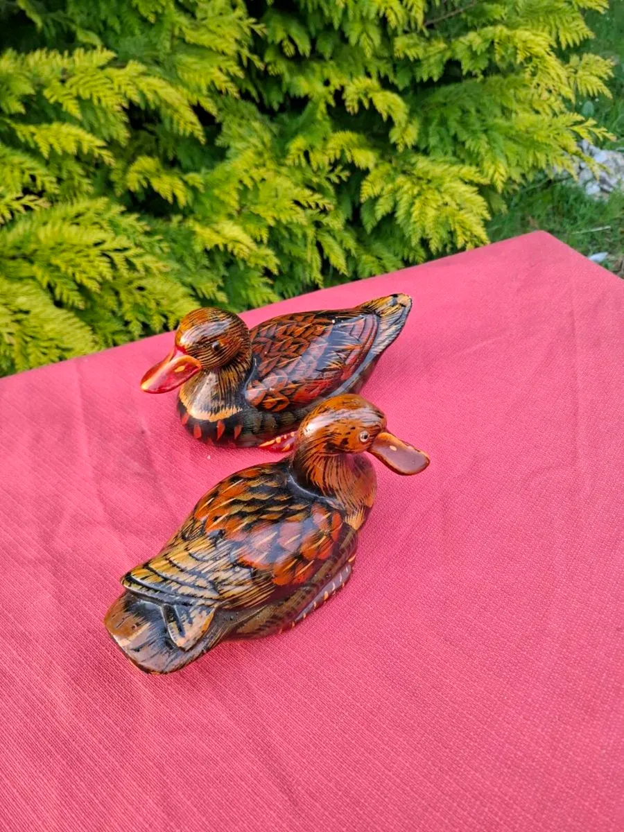 Duo 21cm duck statues possible to post - Image 2