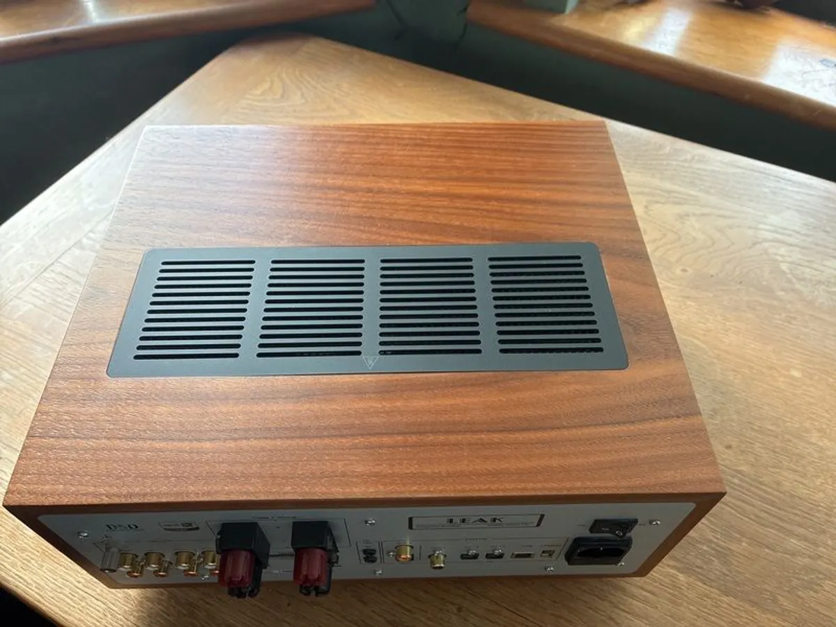 Leak  Stereo 130 Amplifier Walnut - Image 3