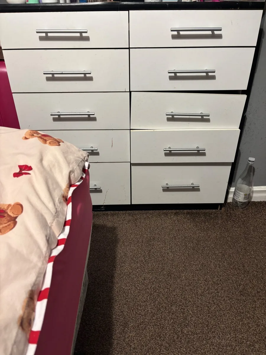 Bedroom furniture - Image 1