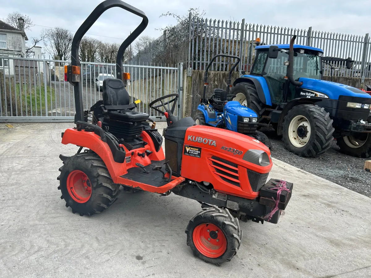 2011 Kubota BX2350 Compact Tractor - Image 4