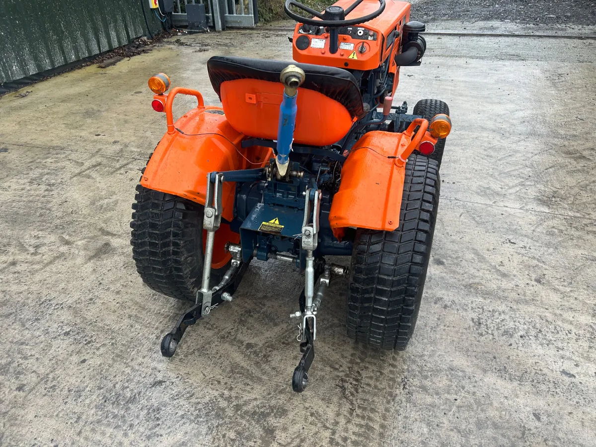Kubota B6100 Compact Tractor - Image 4