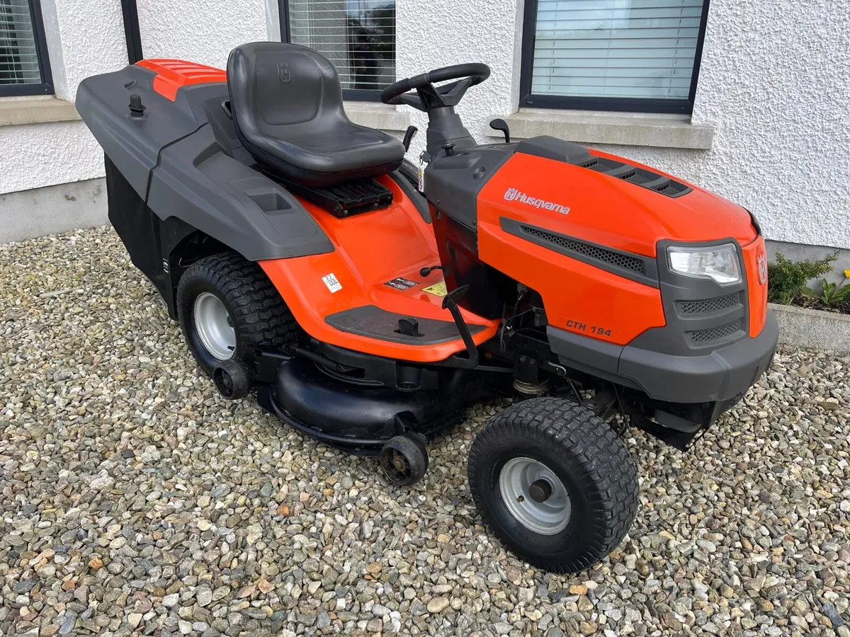 Husqvarna 19 hp 42inch cut ride on lawnmower - Image 1