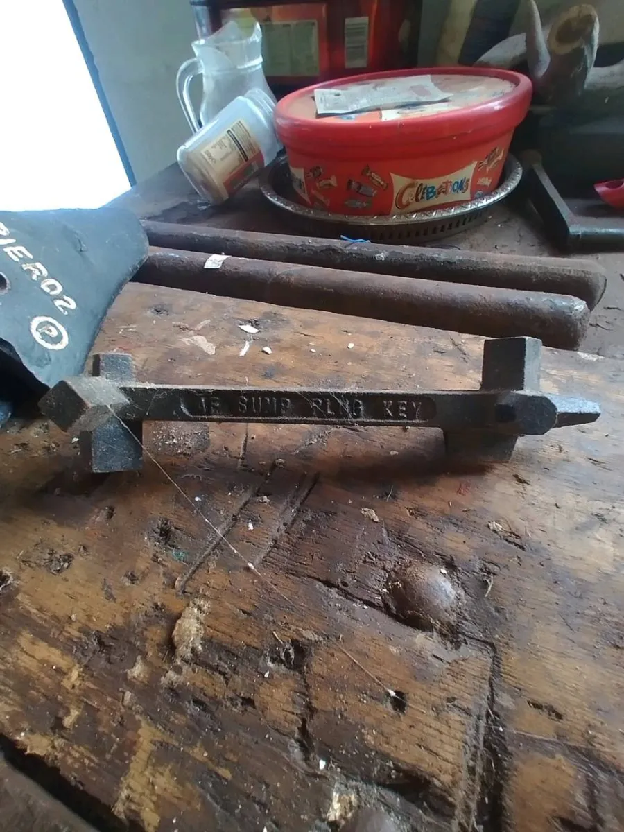 Vintage sump plug key