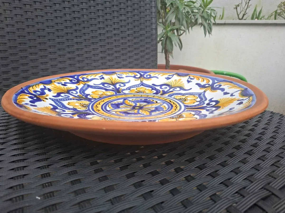 Hand-painted Italian ceramic plate - Image 1