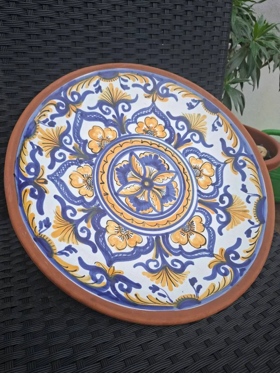 Hand-painted Italian ceramic plate - Image 3