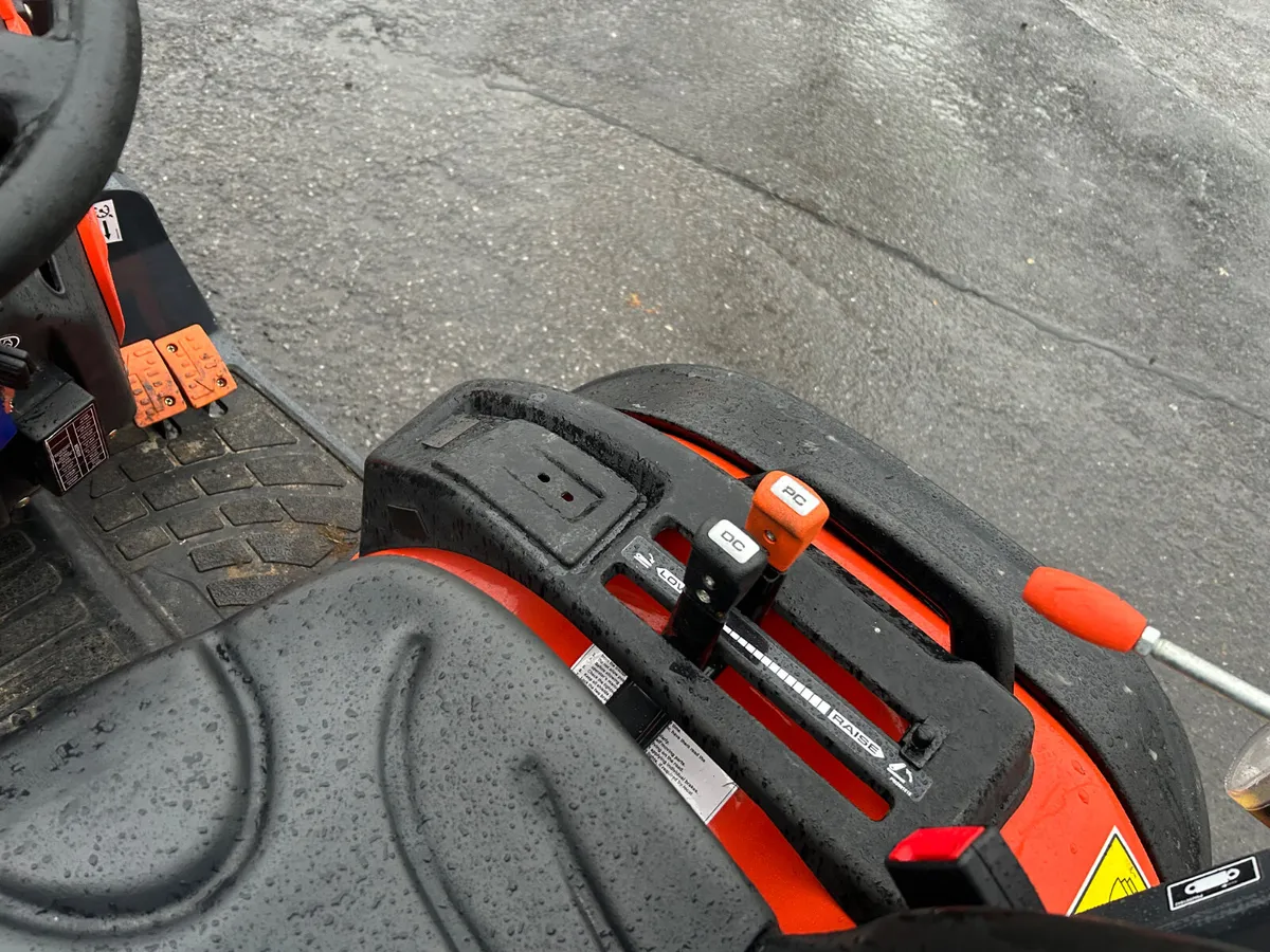 New Avenger 26 HST Compact Tractor - Image 3