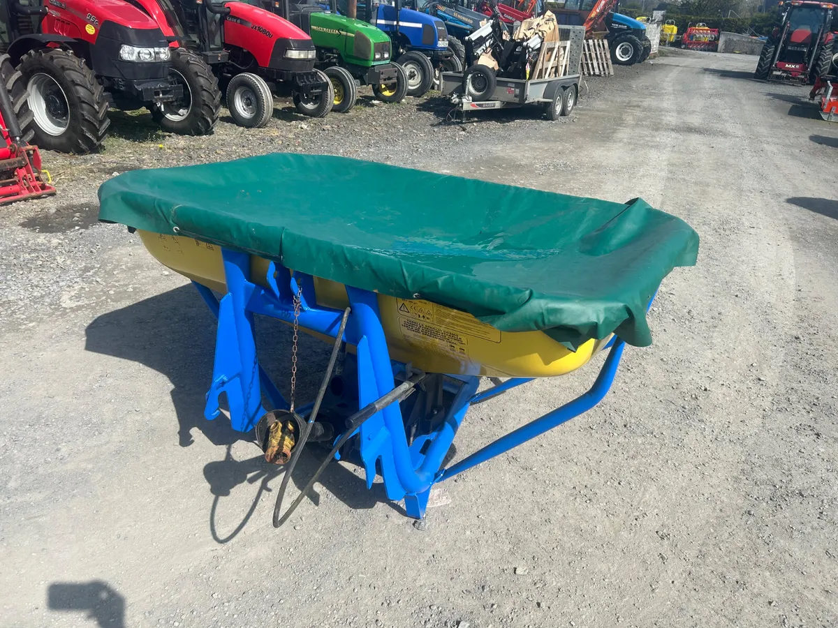 Fleming V800 Hyd Fertiliser Spreader - Image 1