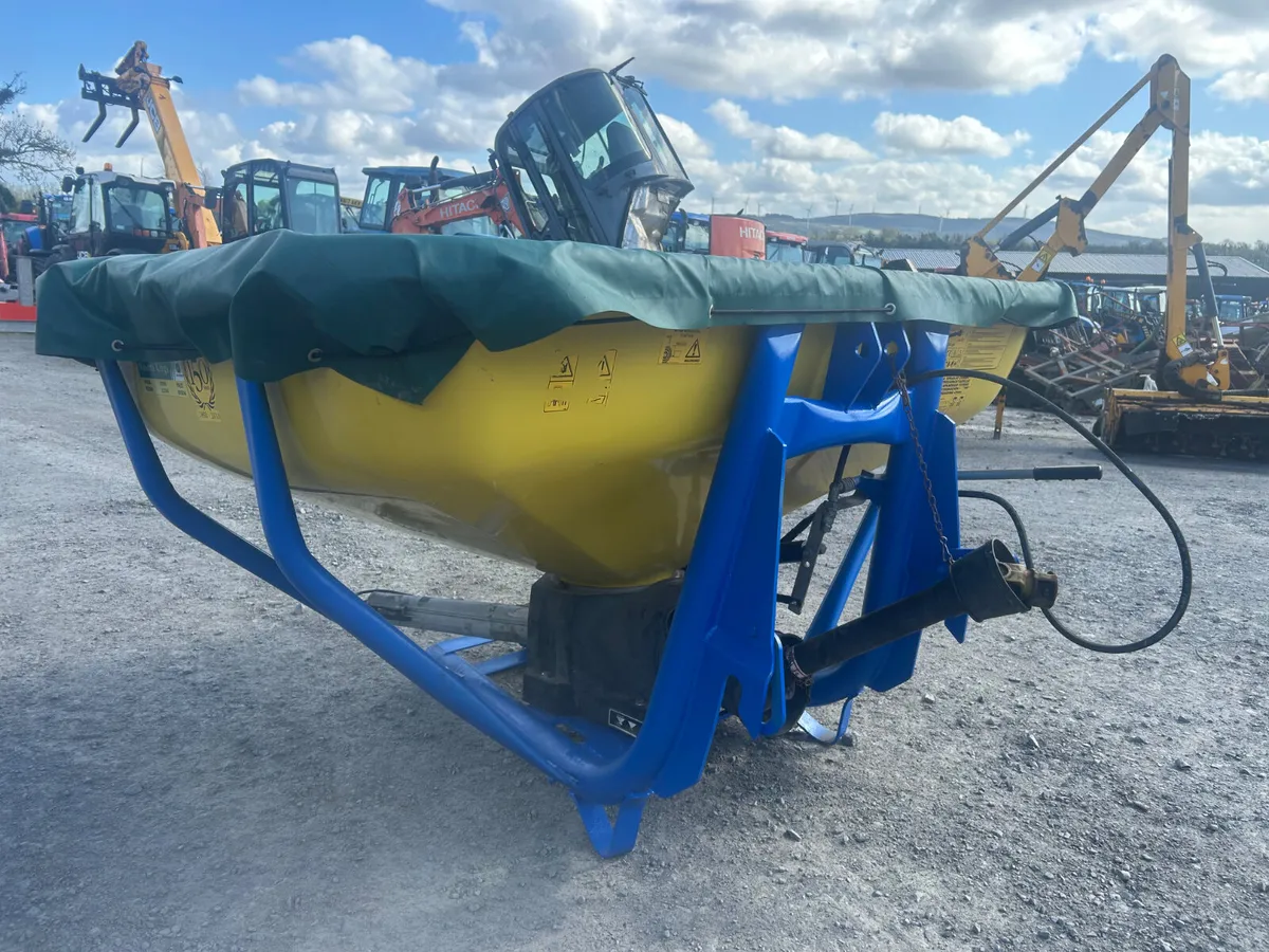 Fleming V800 Hyd Fertiliser Spreader - Image 4