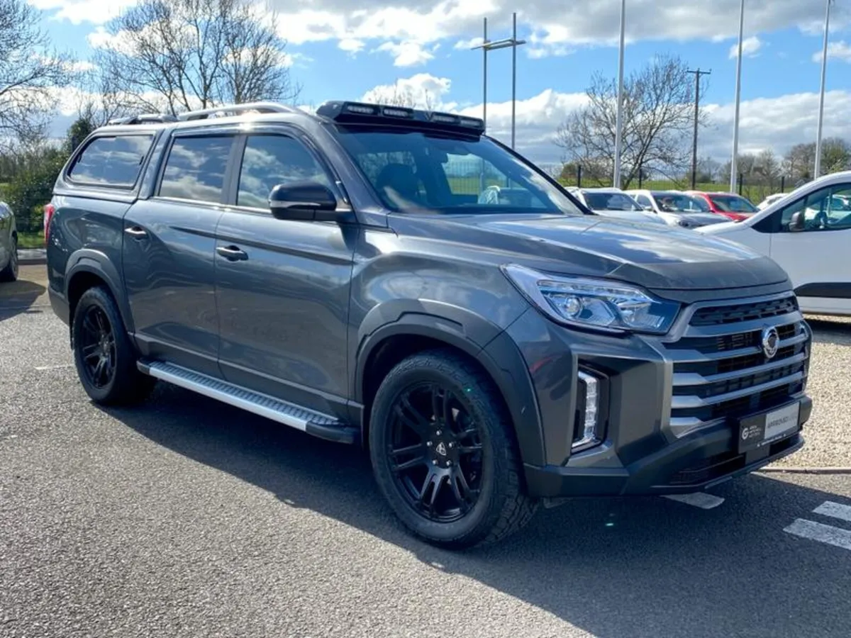 KGM Musso 2.2D Saracen Pickup Double Cab 4dr Diese - Image 1