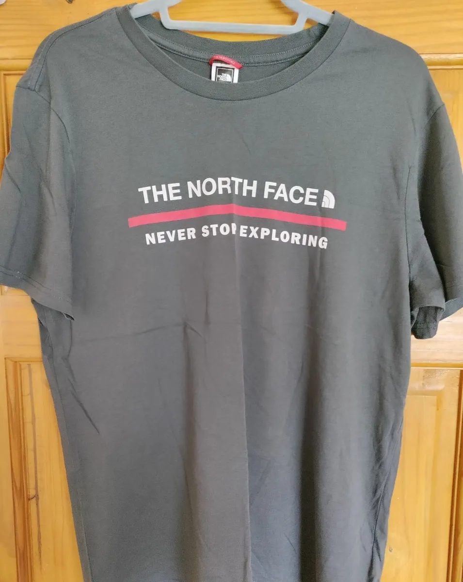 The North Face T shirt L New - Image 1