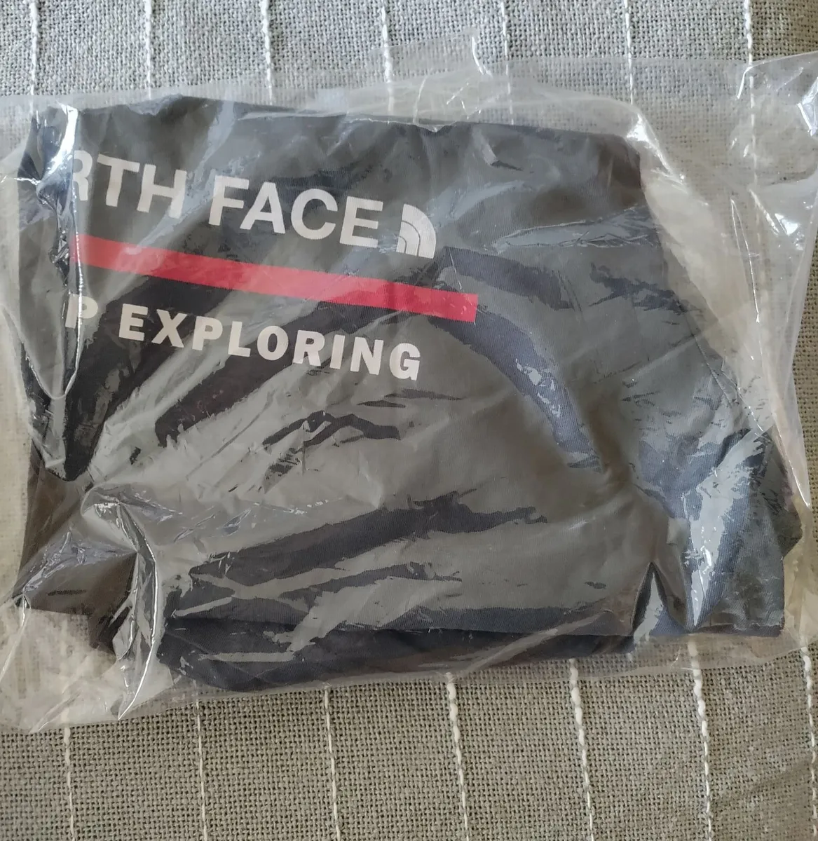 The North Face T shirt L New - Image 2