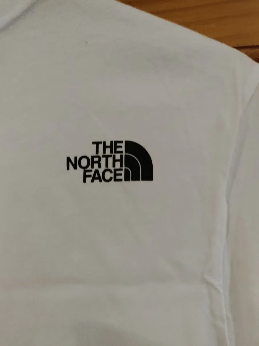 The North Face T shirt L - Image 3