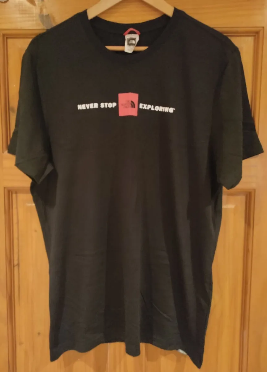 The North Face T shirt L - Image 2