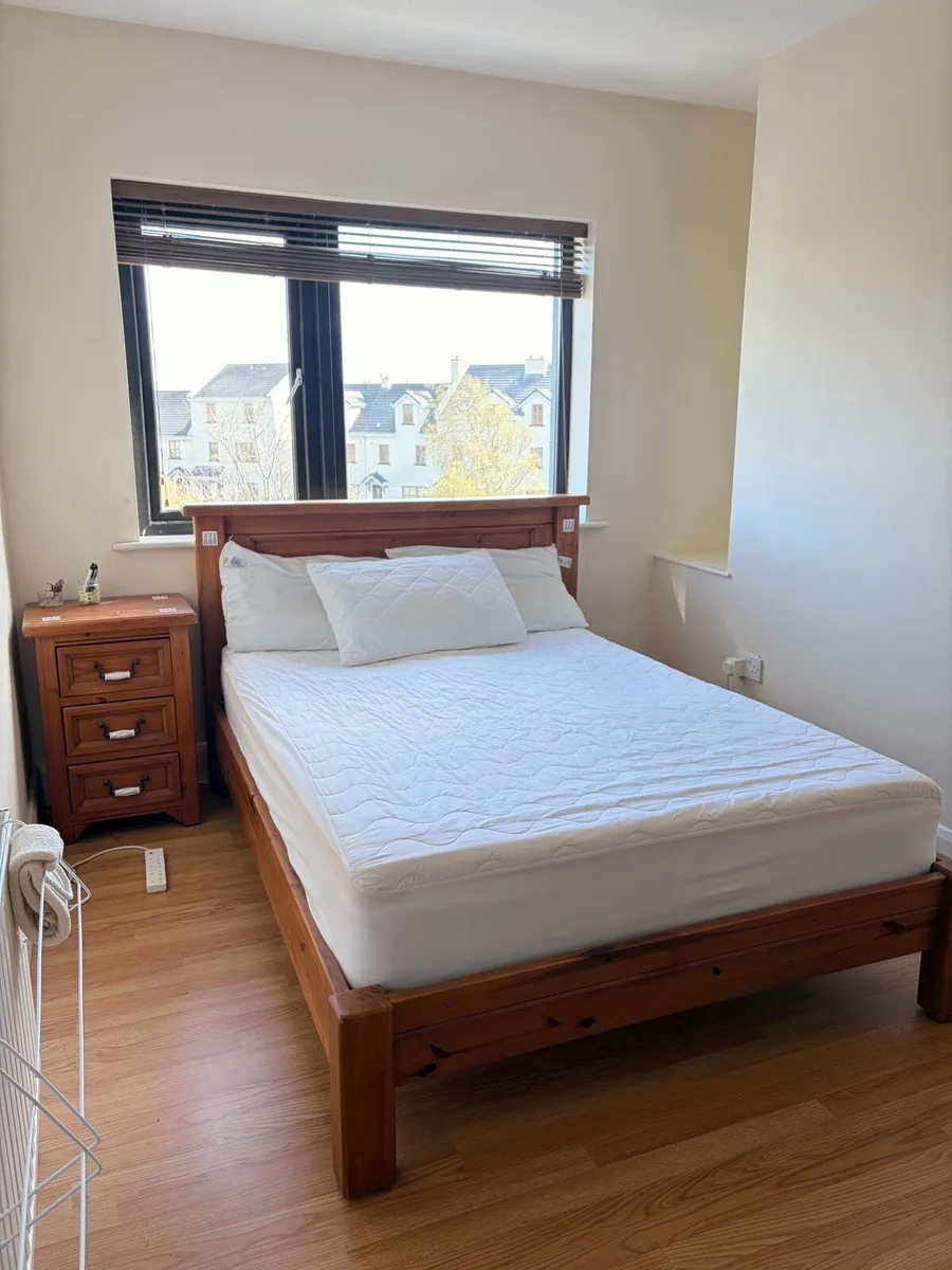 Bed set (bed frame, locker & drawers) - Image 1