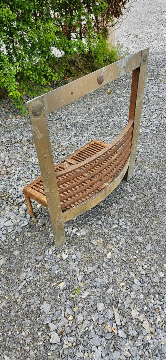 Large Fire grate - Image 1