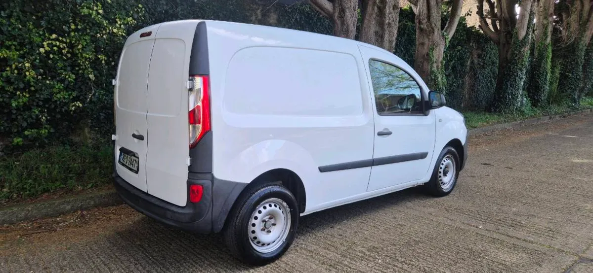 RENAULT KANGOO FOR SALE. CLEAN. NEW DOE - Image 4