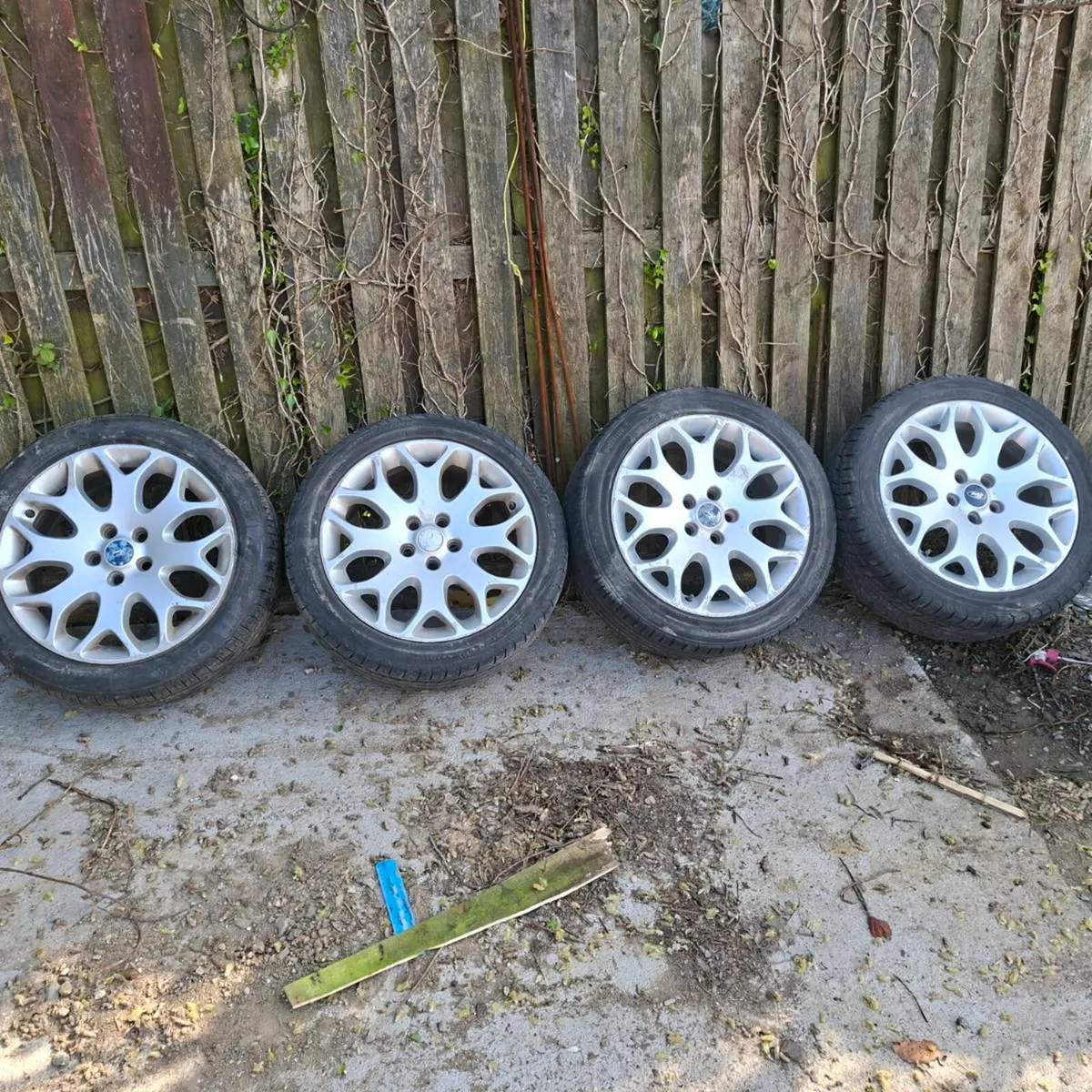 Ford focus 17 alloys - Image 1