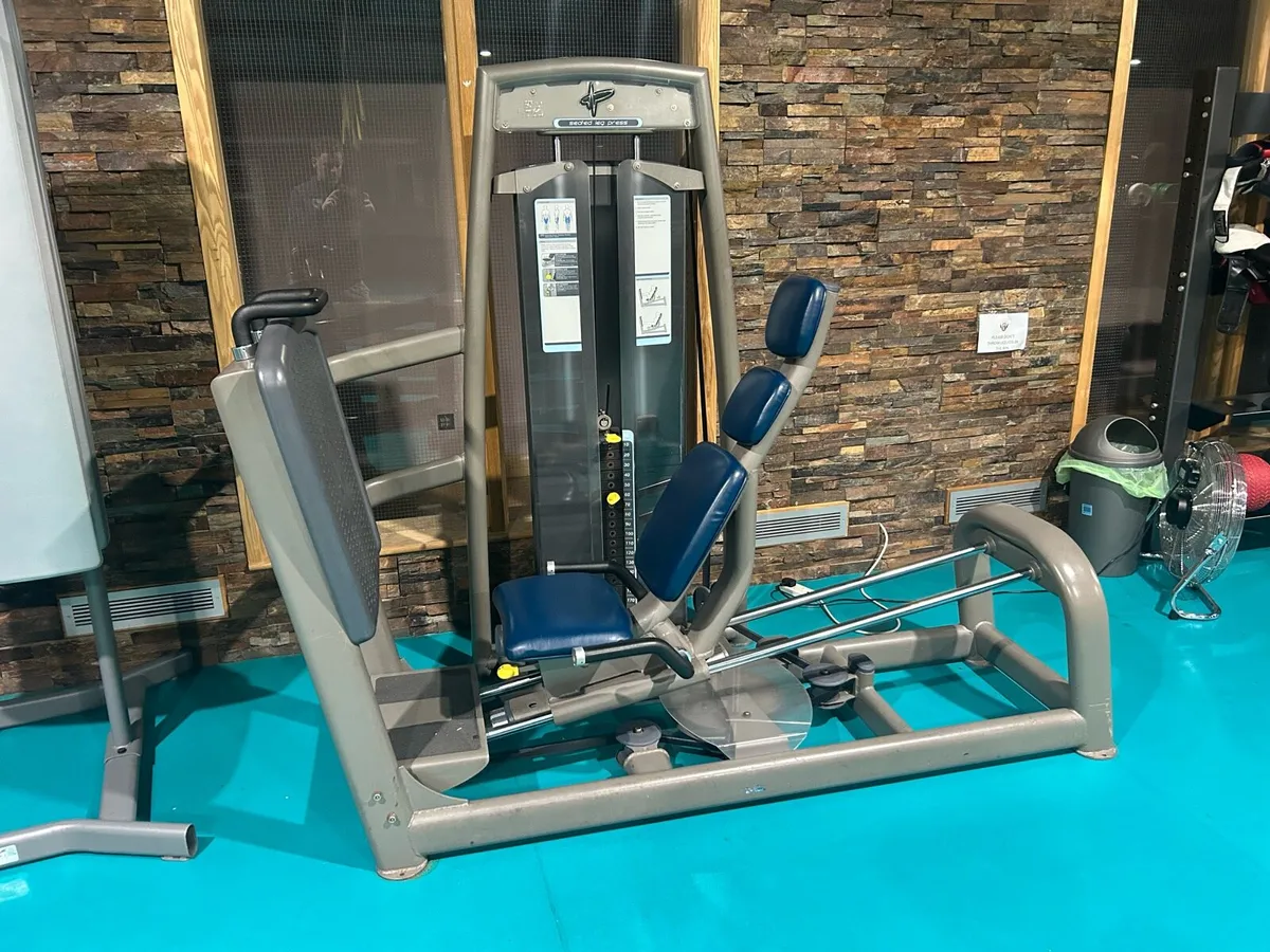 Pulse Fitness seated leg press - Image 2