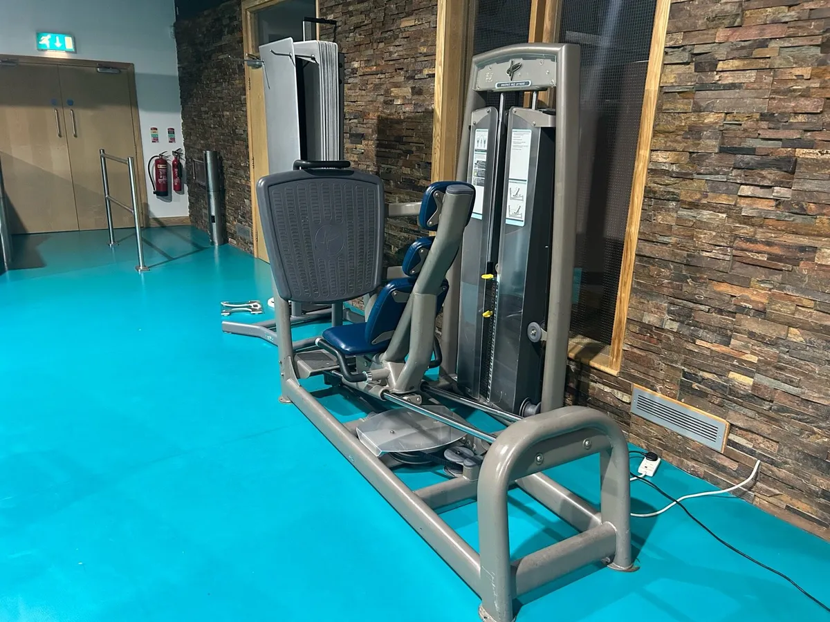 Pulse Fitness seated leg press - Image 3
