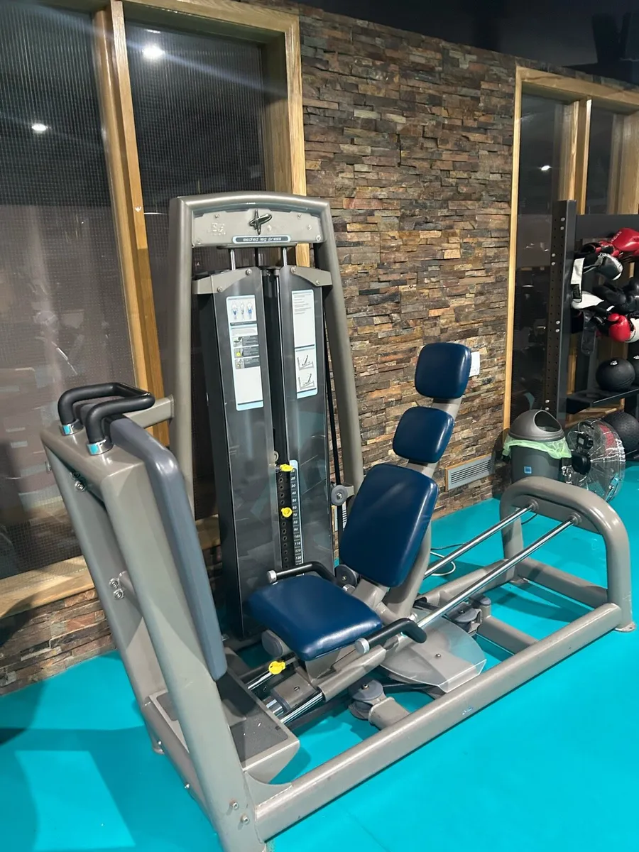 Pulse Fitness seated leg press - Image 1