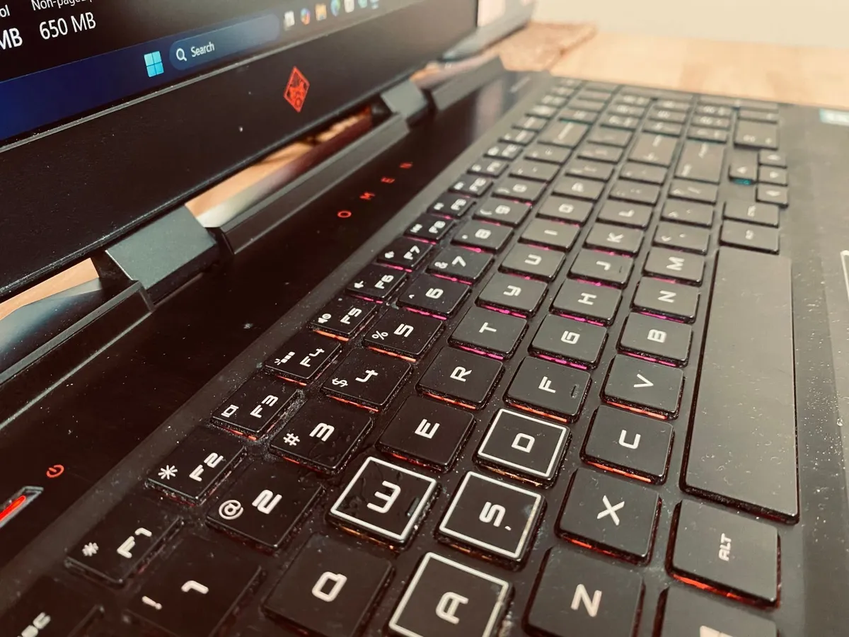 HP OMEN 15 Gaming Laptop i7 GTX 1650 24GB RAM SSD - Image 4