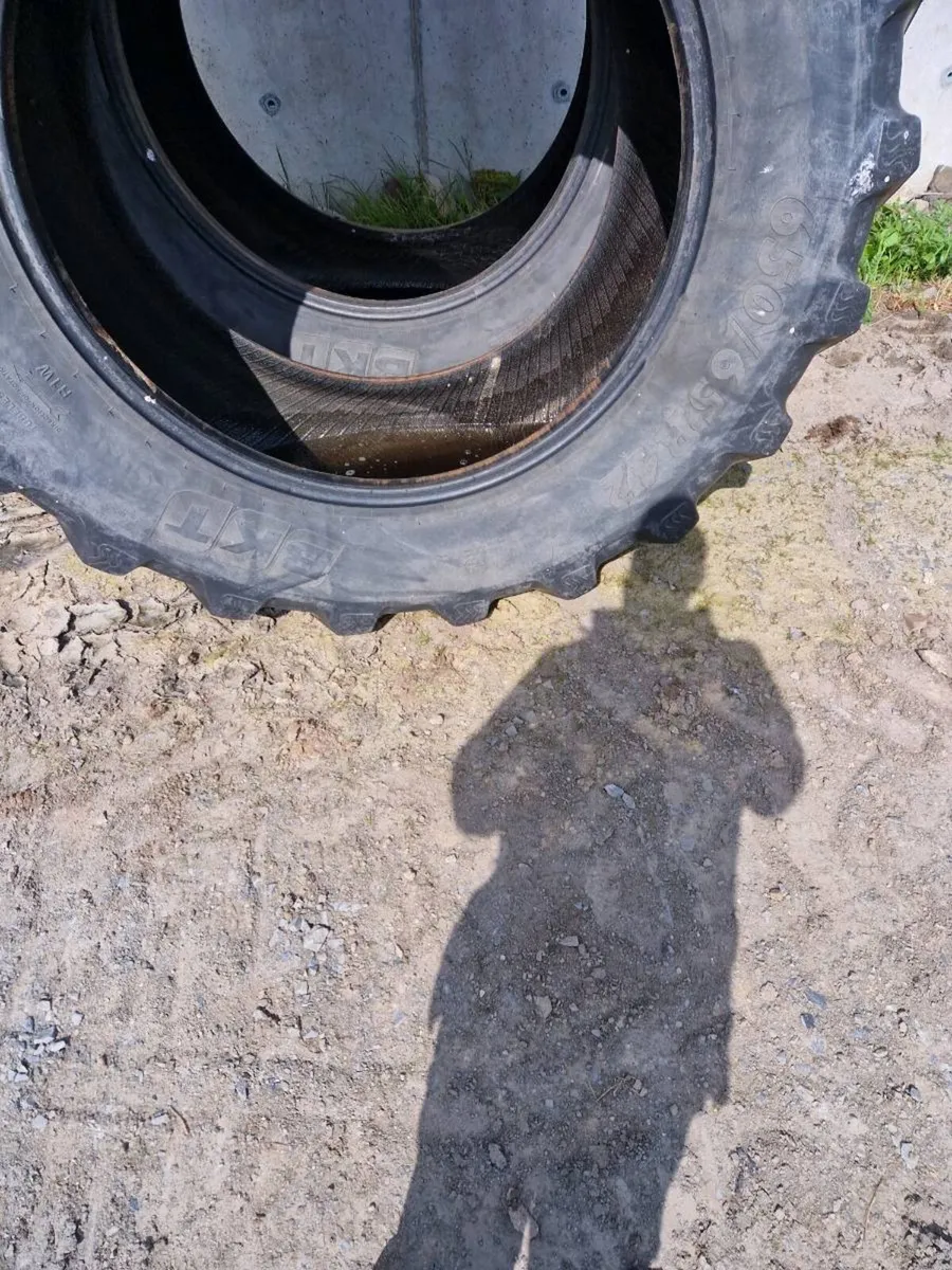 650/65/R42 - Image 1