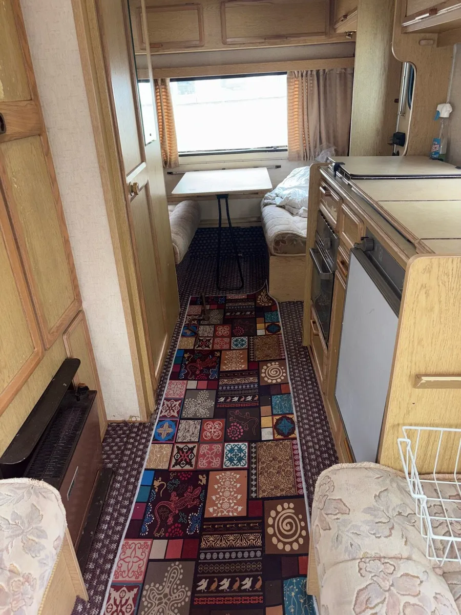 Caravan - Image 2