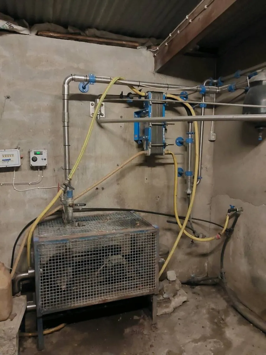 Milking parlour for sale - Image 1