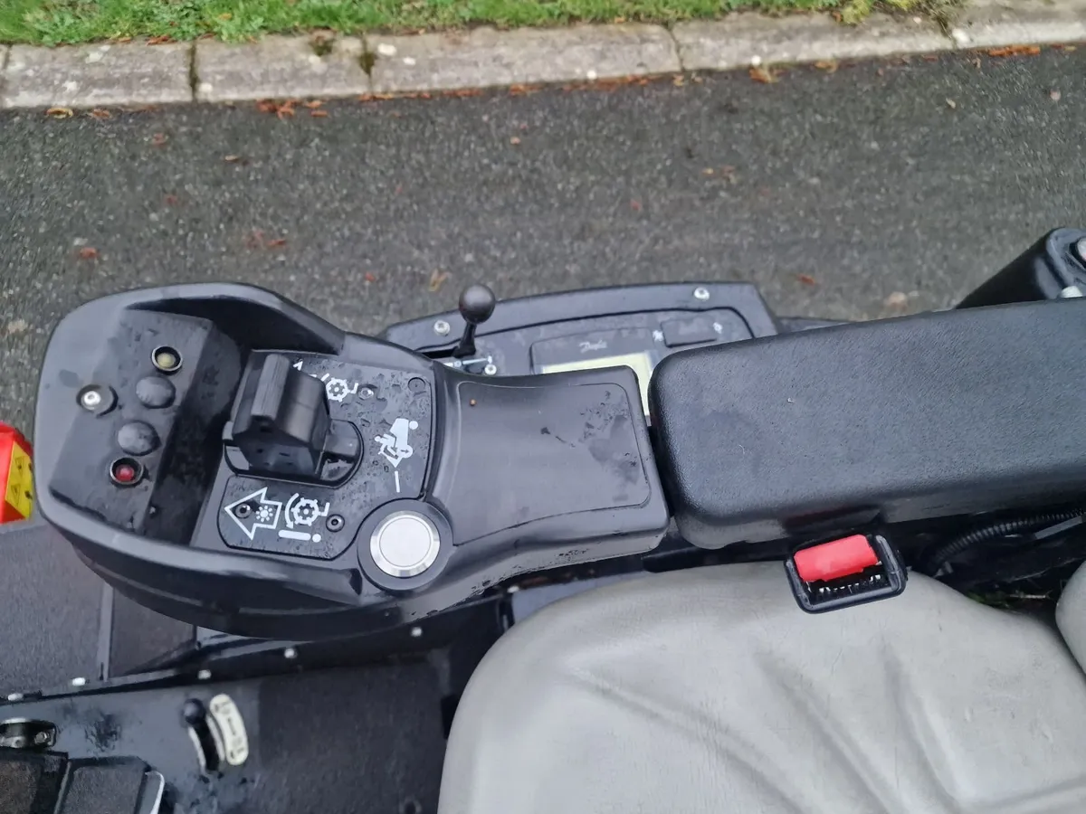 Ransomes HR300 ride on mower with Trimax flail - Image 4