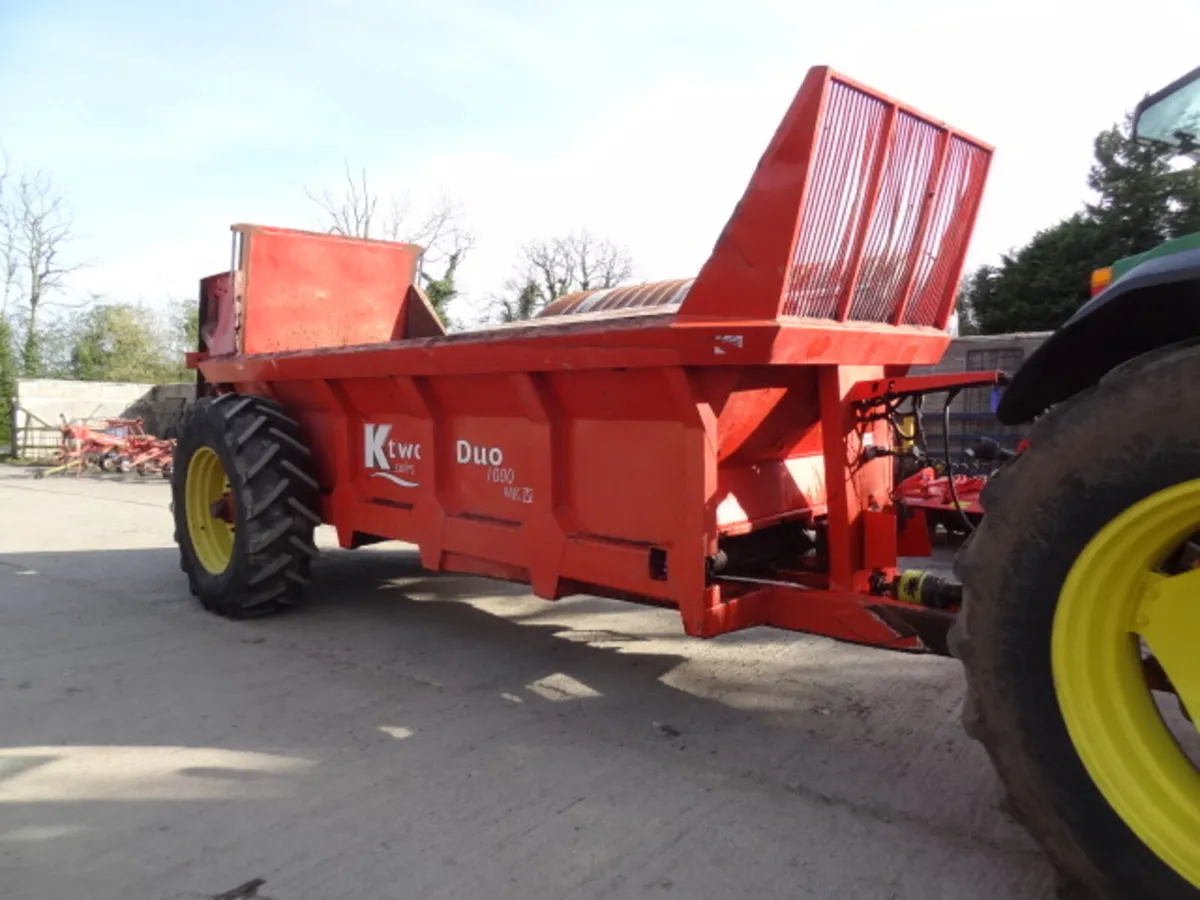 K-Two Duo 1000 Rear Discharge Muck Spreader - Image 1