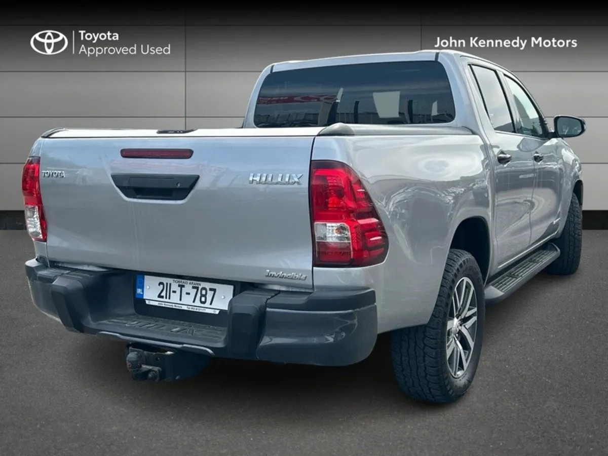 Toyota Hilux DCAB INVINCIBLE AT 4DR A AUTO - Image 2