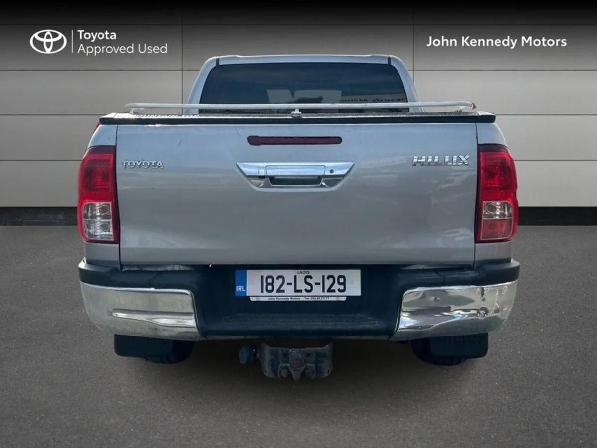 Toyota Hilux DOUBLE CAB SR5 - Image 4