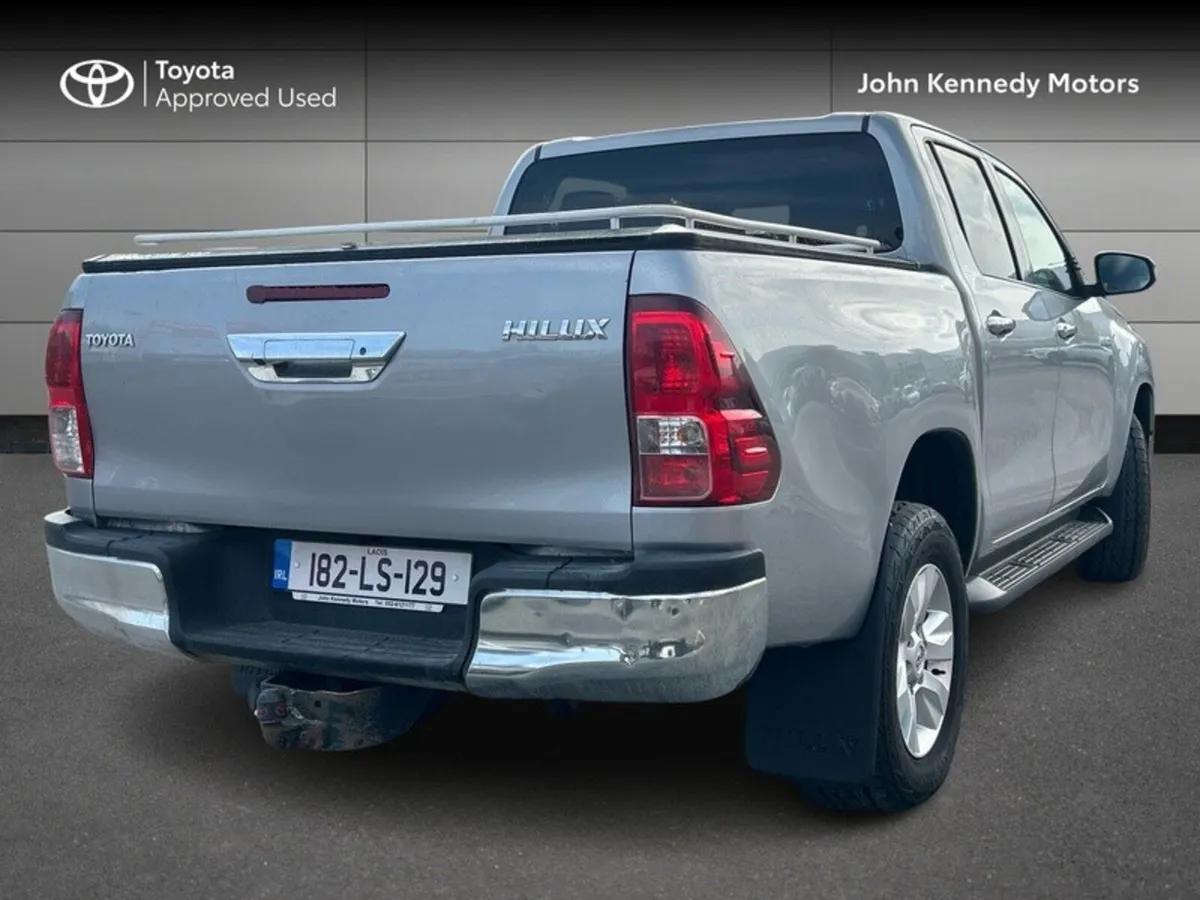 Toyota Hilux DOUBLE CAB SR5 - Image 2