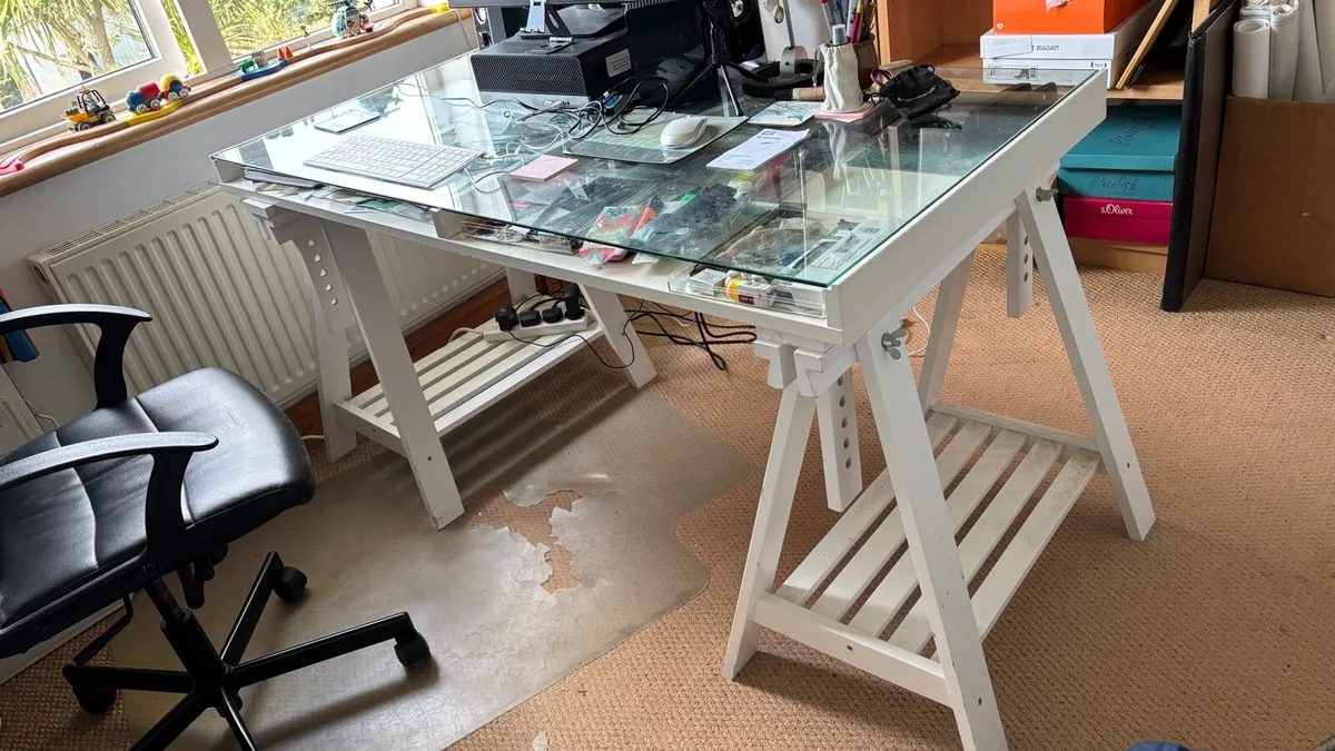 Trestle table with glass top - Image 1