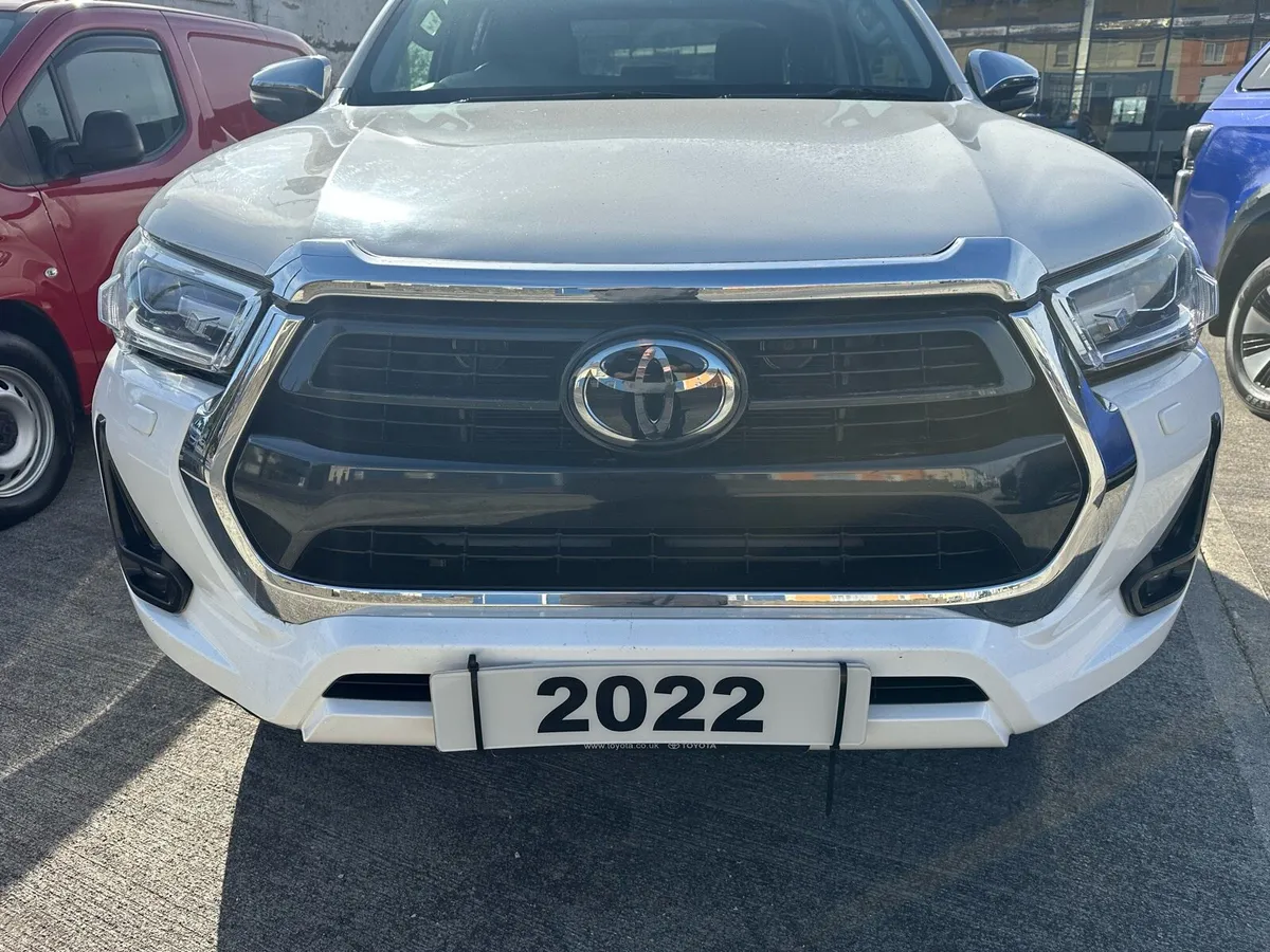 Toyota hilux invincible - Image 1