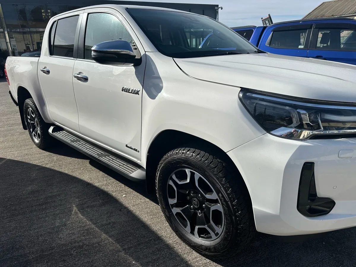 Toyota hilux invincible - Image 3