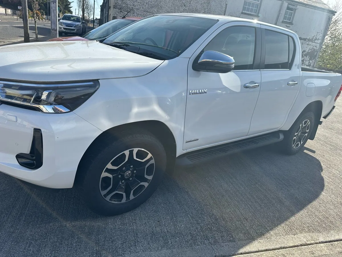 Toyota hilux invincible - Image 2