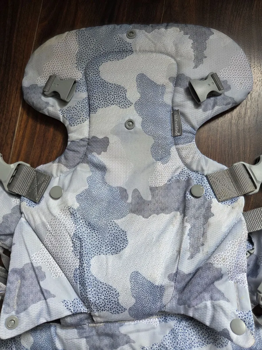 Infantino 4 in 1 baby carrier - Image 1