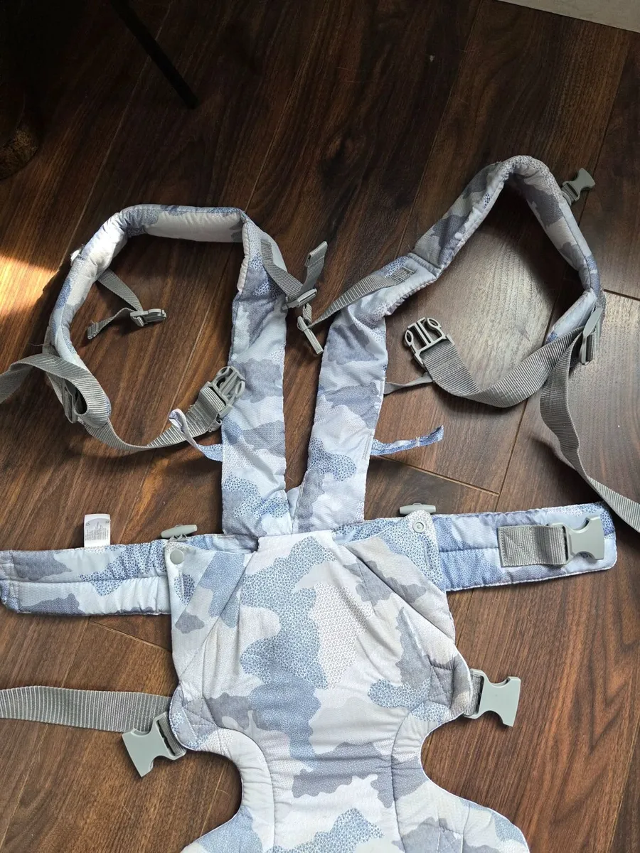 Infantino 4 in 1 baby carrier - Image 4