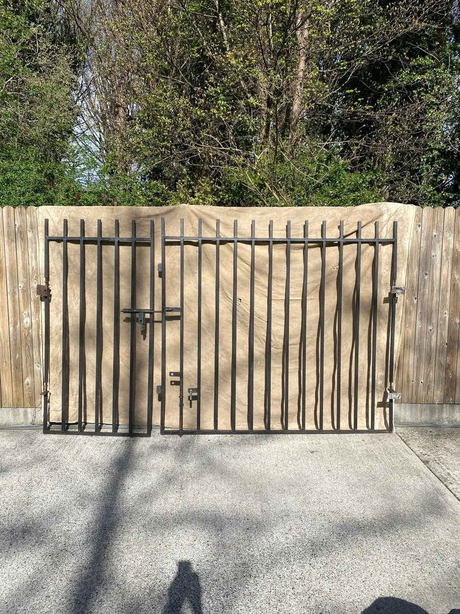 Gate