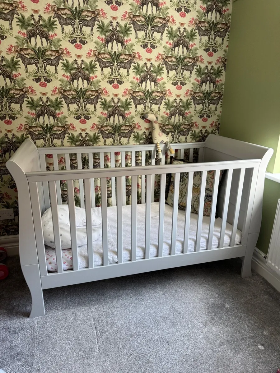Nursery furniture set - Image 1