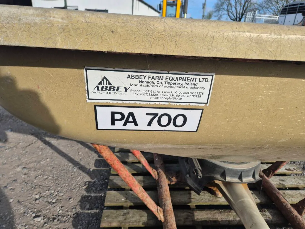 Abbey fertilizer spreader - Image 2