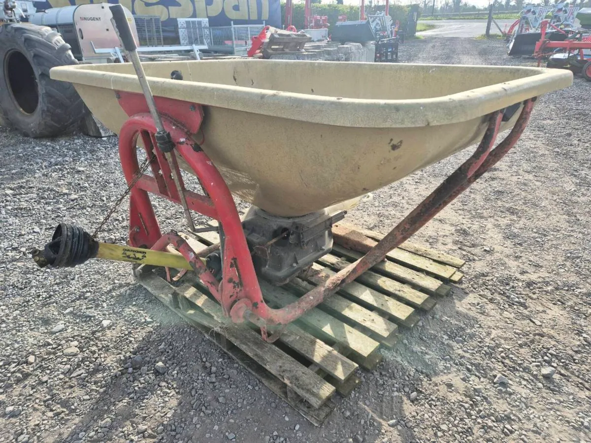 Abbey fertilizer spreader - Image 1